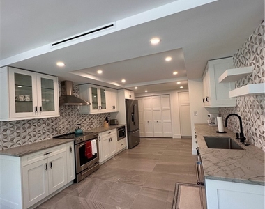 4451 Gulf Shore Boulevard N - Photo Thumbnail 10