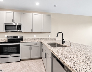 7524 Morgan Way - Photo Thumbnail 5
