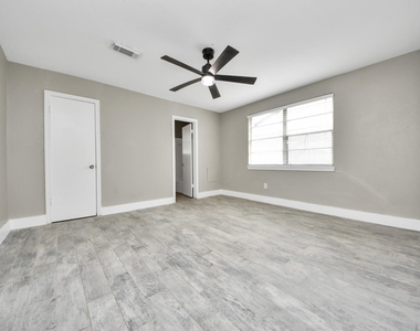 212 Harold Lane - Photo Thumbnail 14