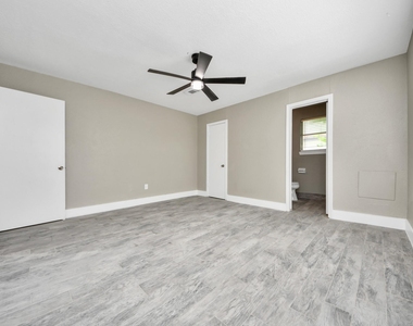 212 Harold Lane - Photo Thumbnail 16