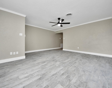 212 Harold Lane - Photo Thumbnail 9