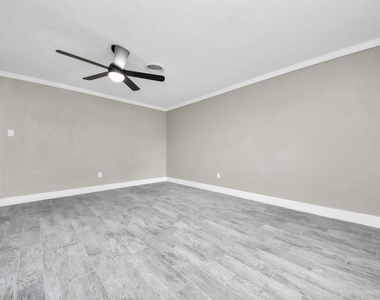 212 Harold Lane - Photo Thumbnail 6