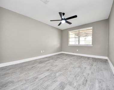 212 Harold Lane - Photo Thumbnail 18
