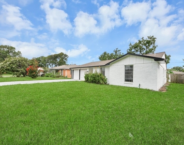 212 Harold Lane - Photo Thumbnail 3