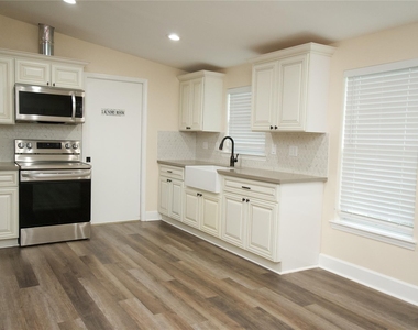 4501 Westwood Lane - Photo Thumbnail 6