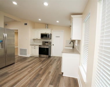 4501 Westwood Lane - Photo Thumbnail 5