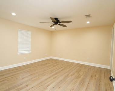 4501 Westwood Lane - Photo Thumbnail 8