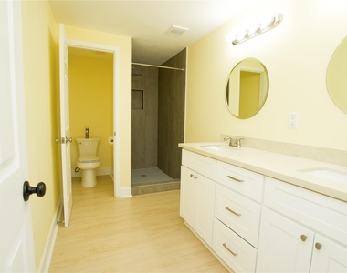 4501 Westwood Lane - Photo Thumbnail 11