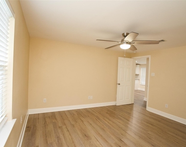 4501 Westwood Lane - Photo Thumbnail 9