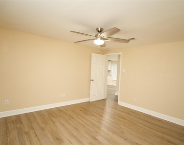 4501 Westwood Lane - Photo Thumbnail 16