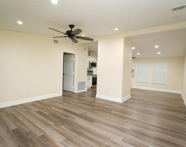 4501 Westwood Lane - Photo Thumbnail 3