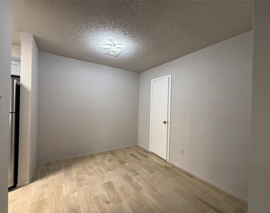 9383 Pagewood Lane - Photo Thumbnail 3