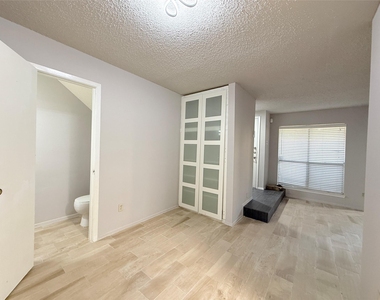 9383 Pagewood Lane - Photo Thumbnail 6
