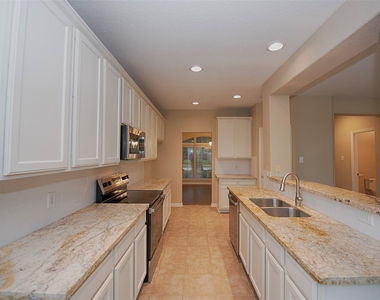 10411 Village Lake Drive - Photo Thumbnail 12
