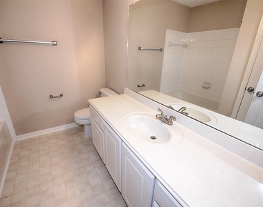 10411 Village Lake Drive - Photo Thumbnail 31