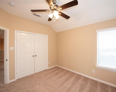 10411 Village Lake Drive - Photo Thumbnail 33