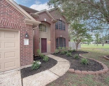 10411 Village Lake Drive - Photo Thumbnail 3
