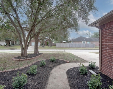 10411 Village Lake Drive - Photo Thumbnail 4