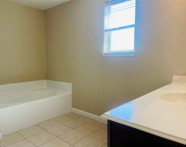 9434 Turquoise Meadow Lane - Photo Thumbnail 18