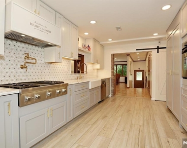 434 Hasbrouck - Photo Thumbnail 9