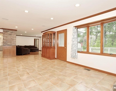 434 Hasbrouck - Photo Thumbnail 14