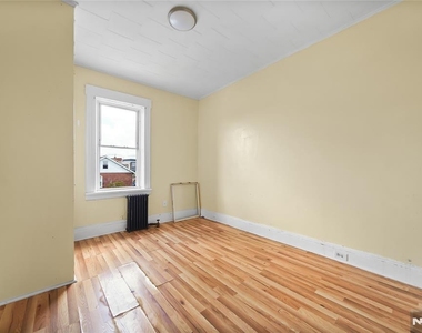 23 Farnham - Photo Thumbnail 6