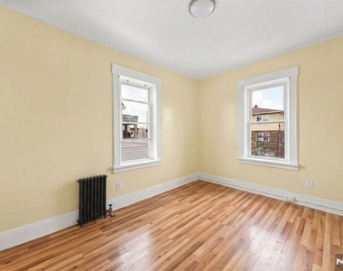 23 Farnham - Photo Thumbnail 4