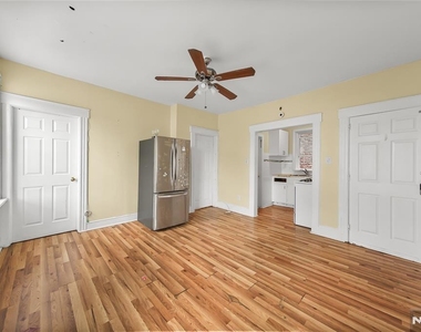 23 Farnham - Photo Thumbnail 1