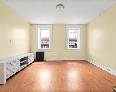 23 Farnham - Photo Thumbnail 7