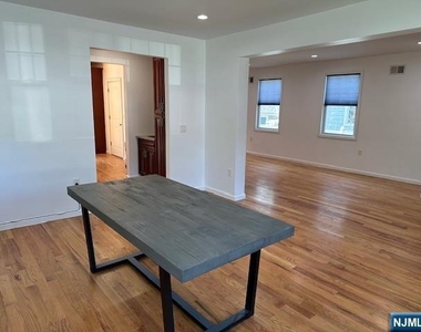 1249 Beaumont - Photo Thumbnail 4