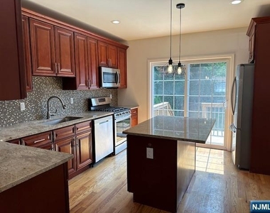 1249 Beaumont - Photo Thumbnail 8