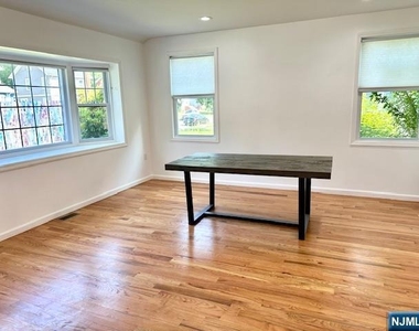 1249 Beaumont - Photo Thumbnail 3