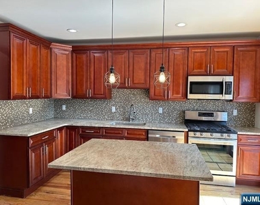 1249 Beaumont - Photo Thumbnail 9