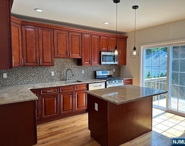1249 Beaumont - Photo Thumbnail 7
