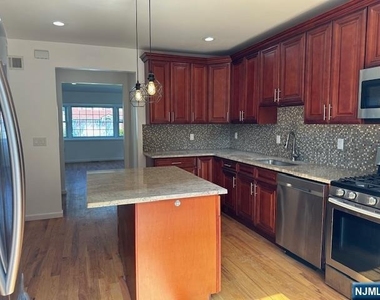1249 Beaumont - Photo Thumbnail 10