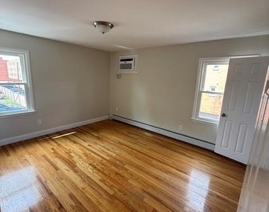 599 Boulevard - Photo Thumbnail 9