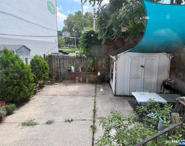 409 Cleveland - Photo Thumbnail 16