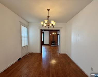 409 Cleveland - Photo Thumbnail 7