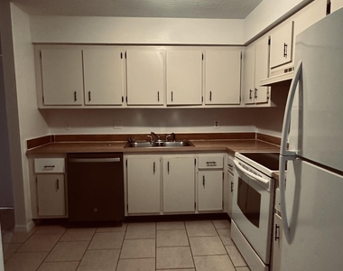 901 Hickory Street - Photo Thumbnail 2