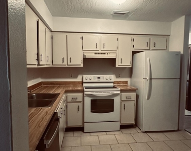 901 Hickory Street - Photo Thumbnail 1