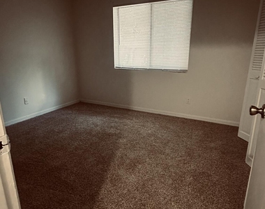 901 Hickory Street - Photo Thumbnail 4