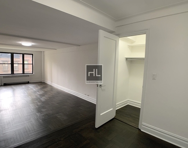 East 38 Street - Photo Thumbnail 2