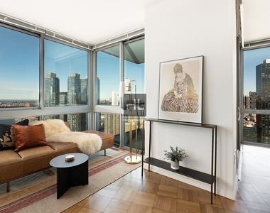 West 37th Street - Photo Thumbnail 1
