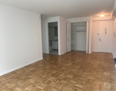 West 37th Street - Photo Thumbnail 1
