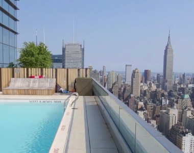 Tenth Avenue - Photo Thumbnail 3