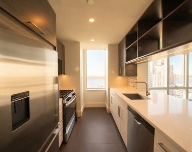 Tenth Avenue - Photo Thumbnail 2