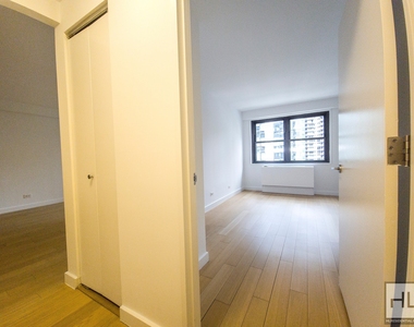 East 39th Street - Photo Thumbnail 3