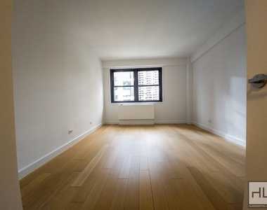 East 39th Street - Photo Thumbnail 4