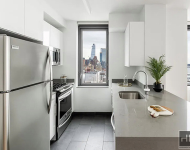 West 57th Street - Photo Thumbnail 1