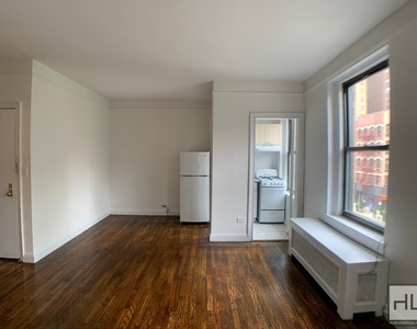 E 58th St - Photo Thumbnail 2